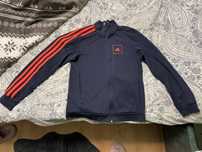 Продавам суитчър Adidas