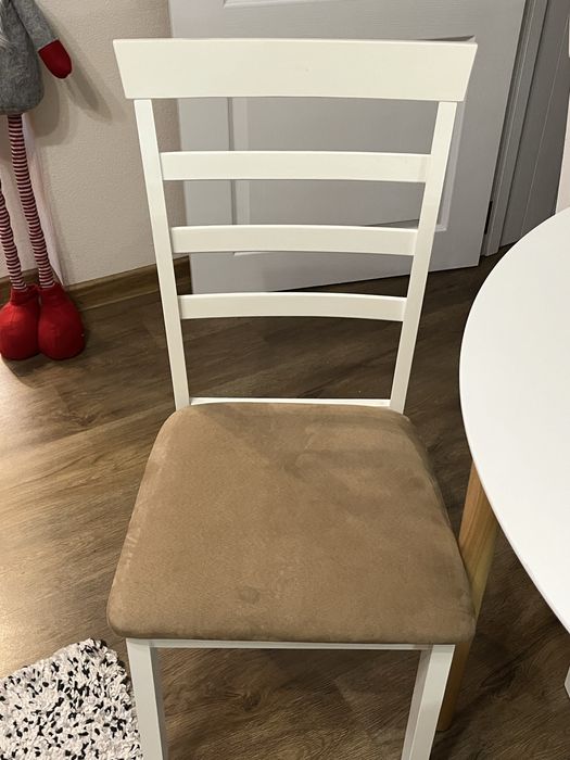 Трапезна маса Jysk със 6 стола