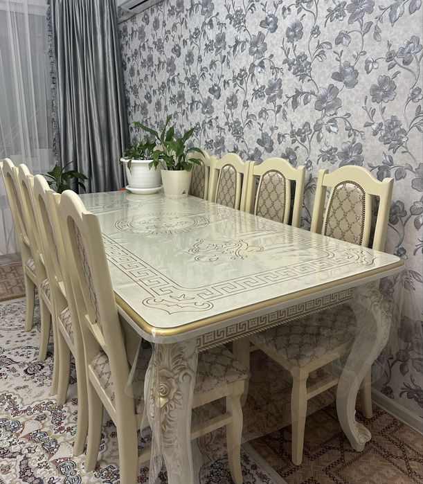 Продам стол б/у в отличном состоянии 2,5 метра в собранном виде 2 м