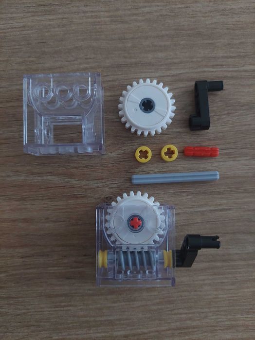 Set angrenaje (roti dintate, axe, lant etc.) compatibile Lego Technic.