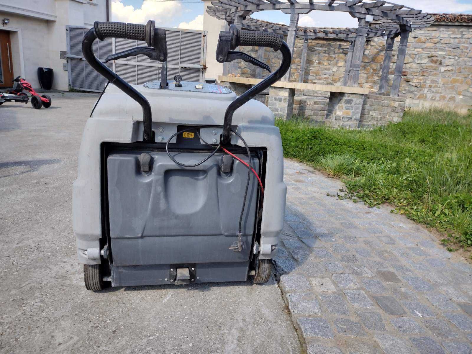 Метящи/ Миещи машини за почистване на под DiBO 512 E
SWEEPER 512 E