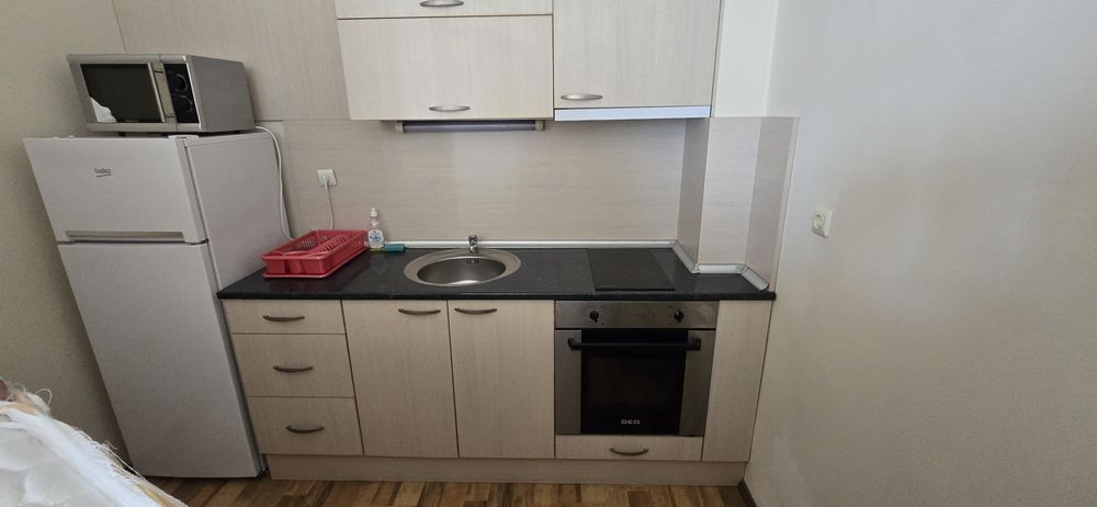 Продавам кухня БЕЗ фурна и котлони (Само абсорбатор, мивка и смесител)