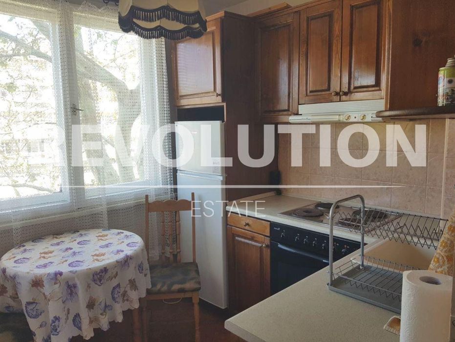 Дава се под наем Тристаен апартамент в Варна, Базар Левски - 60 кв.м за 450 € - Снимка #2