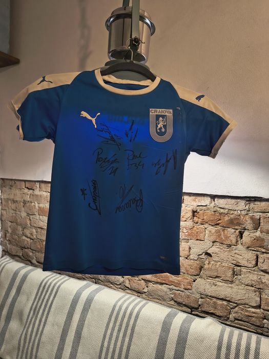 Tricou original UCV cu semnături