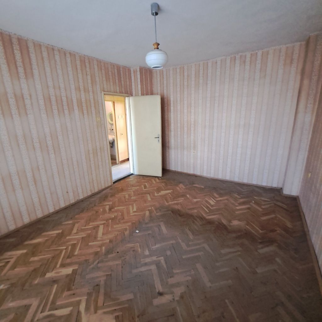 Продава се Тристаен апартамент в Силистра, Митница - 85 кв.м за 753 €/кв.м - Снимка #7