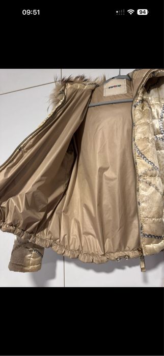 Geaca cu blana de vulpe la gluga