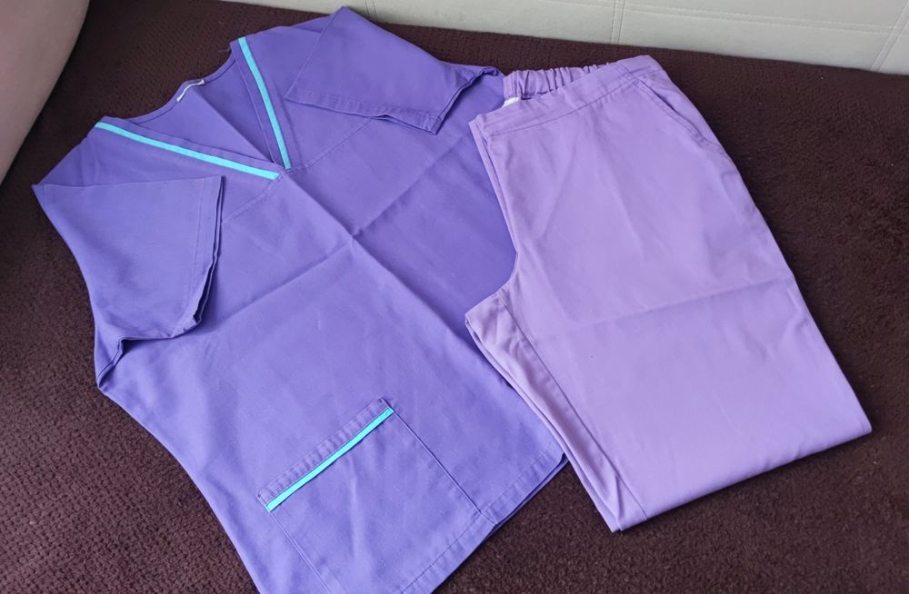 Costum medical violet