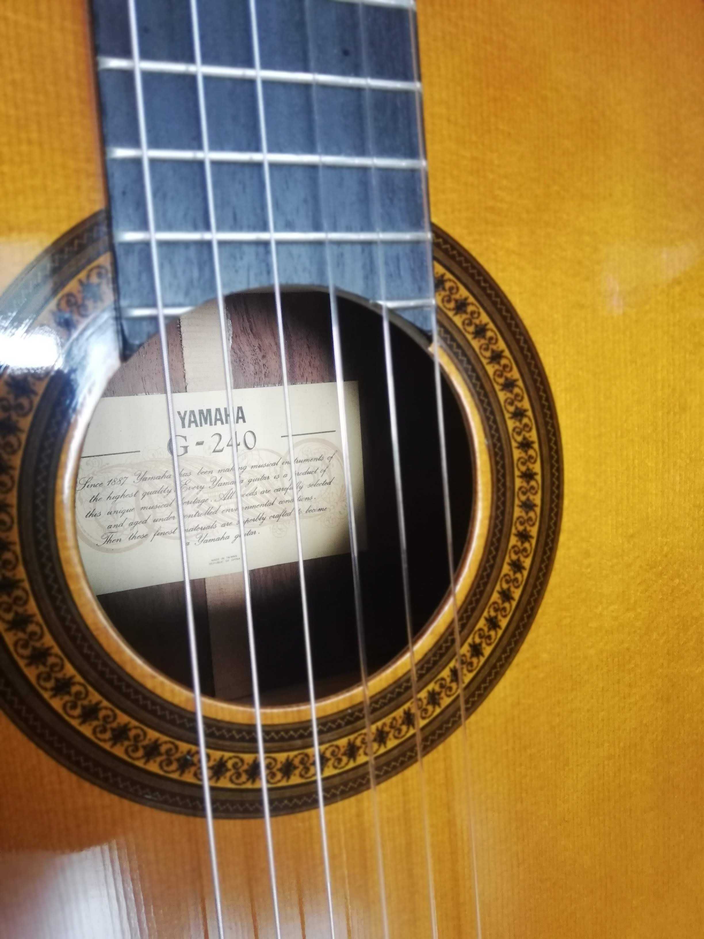 Продавам класическа китара Yamaha G240.