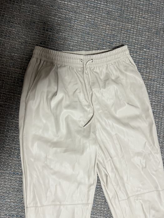 Vând pantaloni damă Zara.