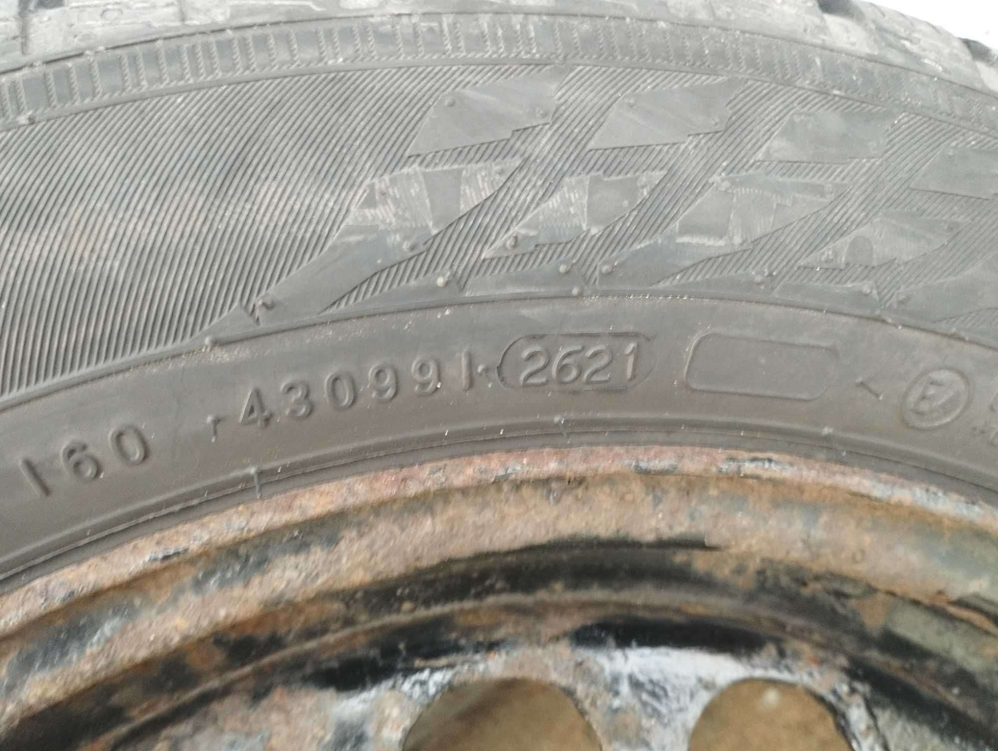 Зимни гуми 205 55 16 Continental -2бр. 23/22 и Nokian-2бр. 26/21