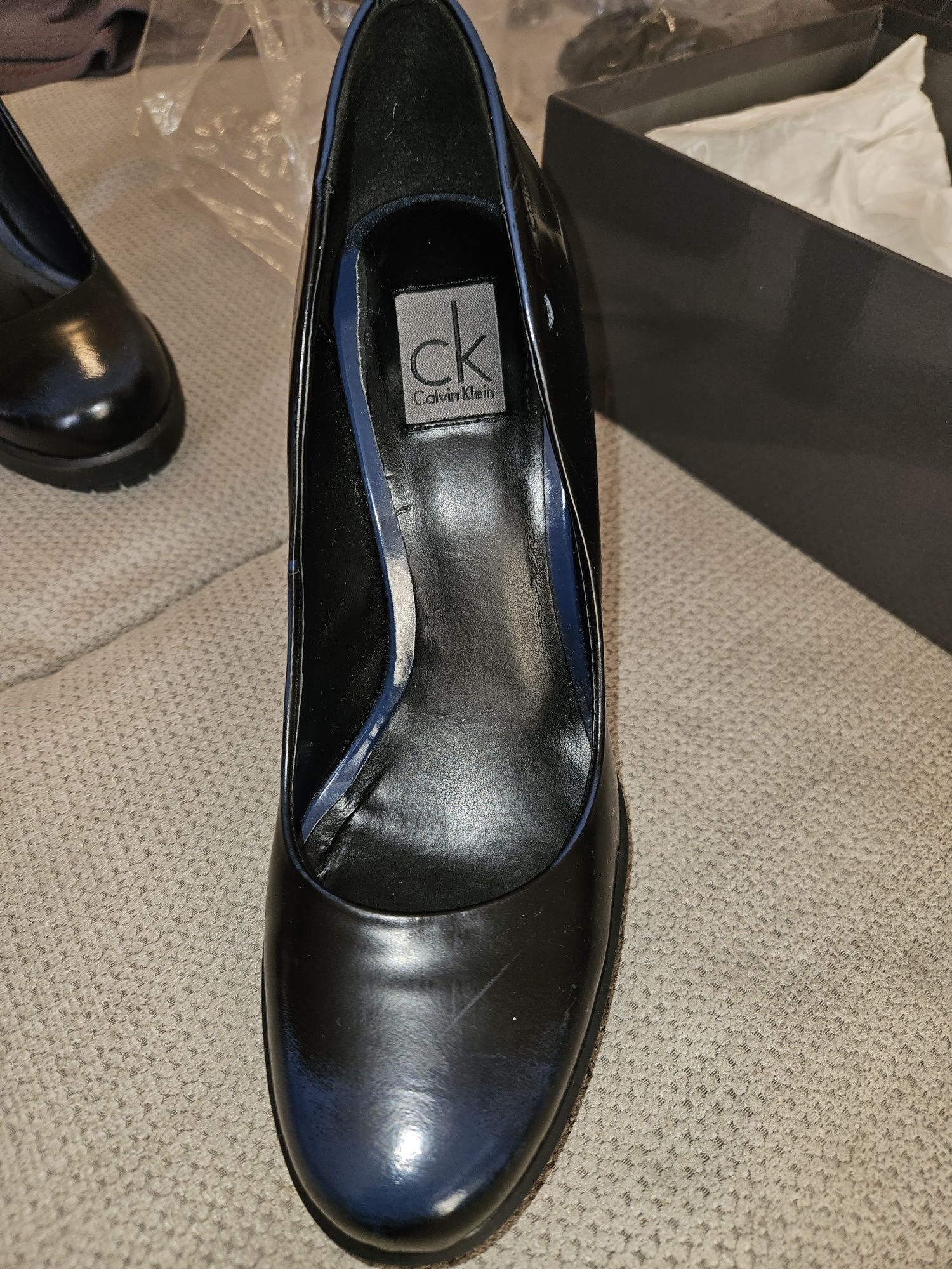 Елегантни обувки Calvin Klein