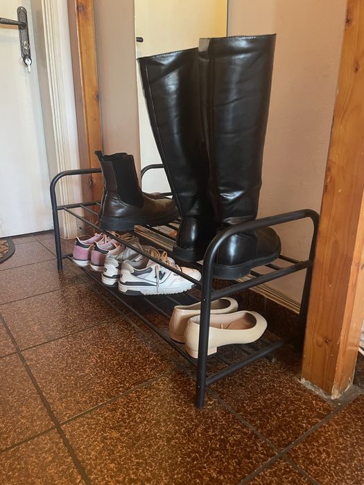 Черна метална поставка за обувки