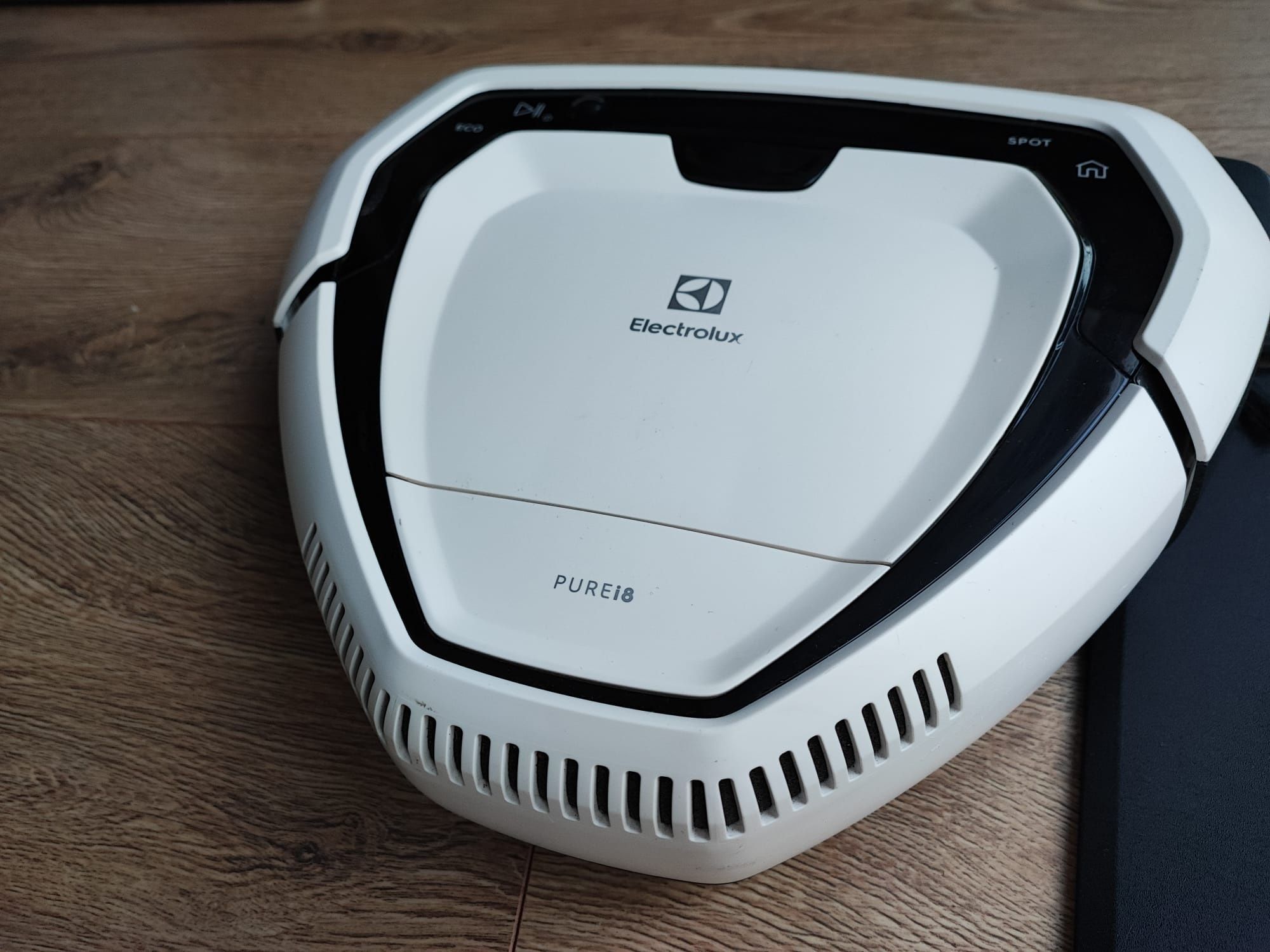 Robot aspirator Electrolux Pure i8