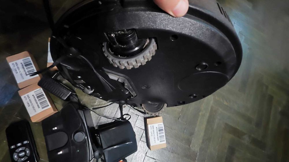 Aspirator robot profimaster 2712, touchscreen, telecomanda, Turbo HEPA