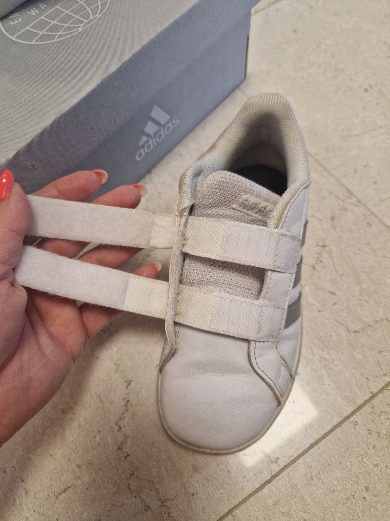 Маратонки  Adidas,кожа