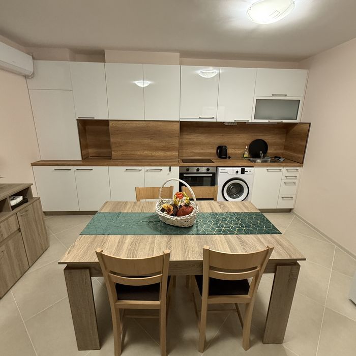 Чисто  нов апартамент под наем с панорамна гледа !