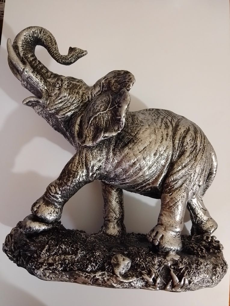 Статуетка-  слон
