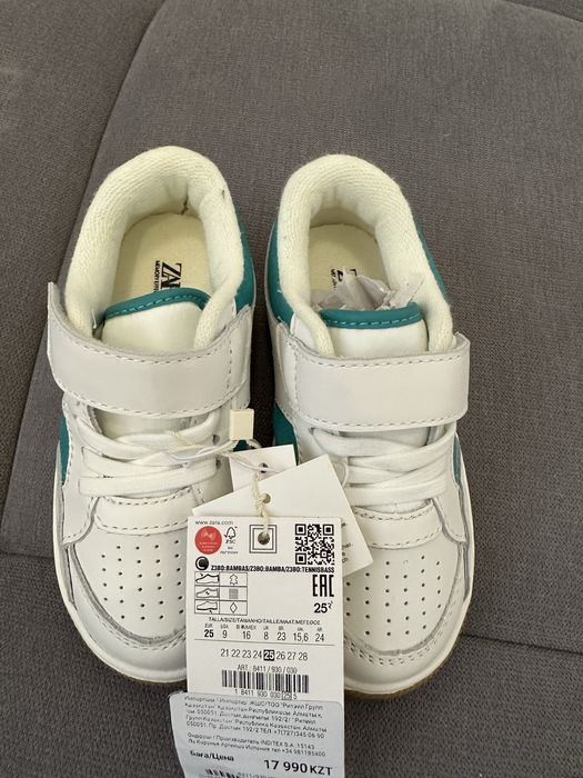 Продам новые детские кроссовки Zara Baby