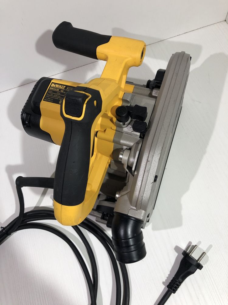 Circular cu plonjare DeWalt DWS 520 QS