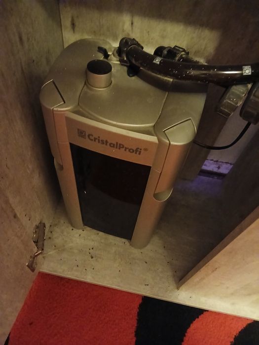 Vând acvarium cu totul