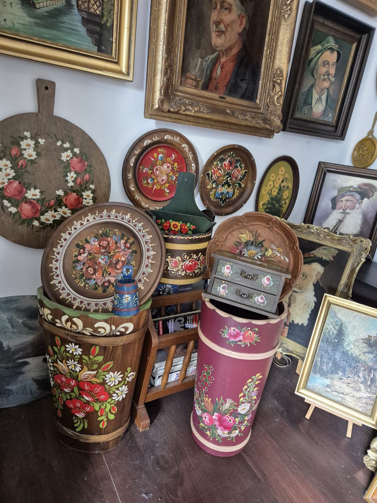 Set de obiecte decorative din lemn.