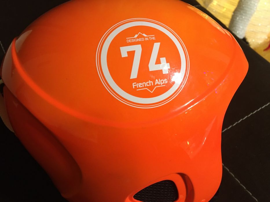 Скиорска каска- почти нова