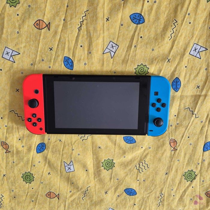 Consola NINTENDO Switch (Joy-Con Neon Red/Blue)