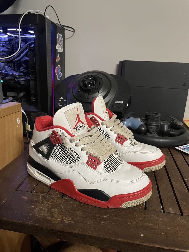 Jordan 4 fire red