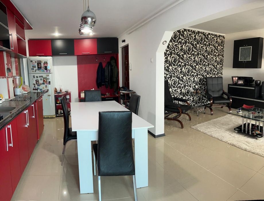 Închiriez apartament 3 camere Mioveni zona Robea !