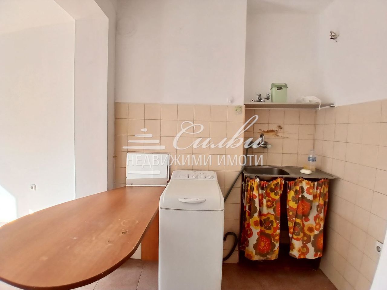 Дава се под наем Едностаен апартамент в Шумен, Център - 33 кв.м за 153 € - Снимка #2