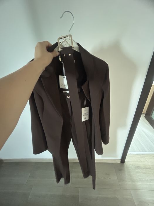 Елегантен дамски костюм