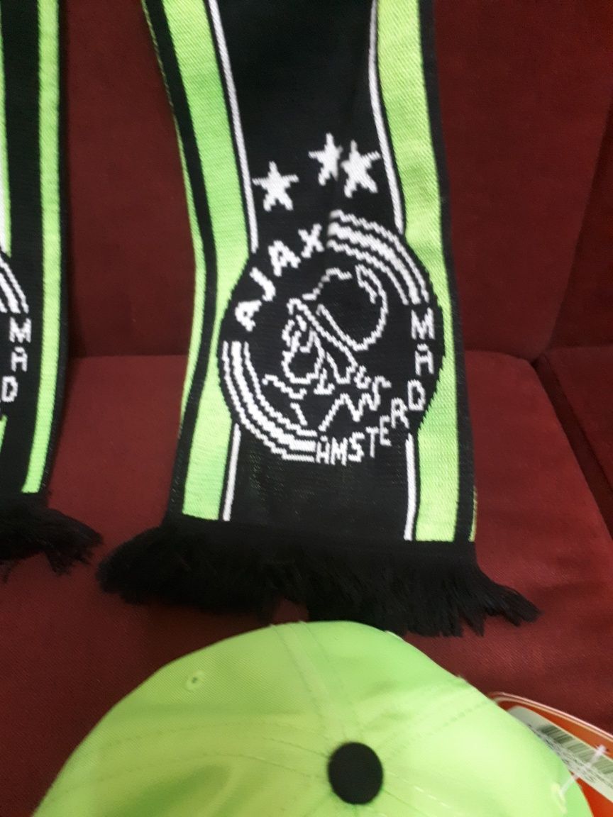 Кепка и шарф для болельщиков команды AJAX