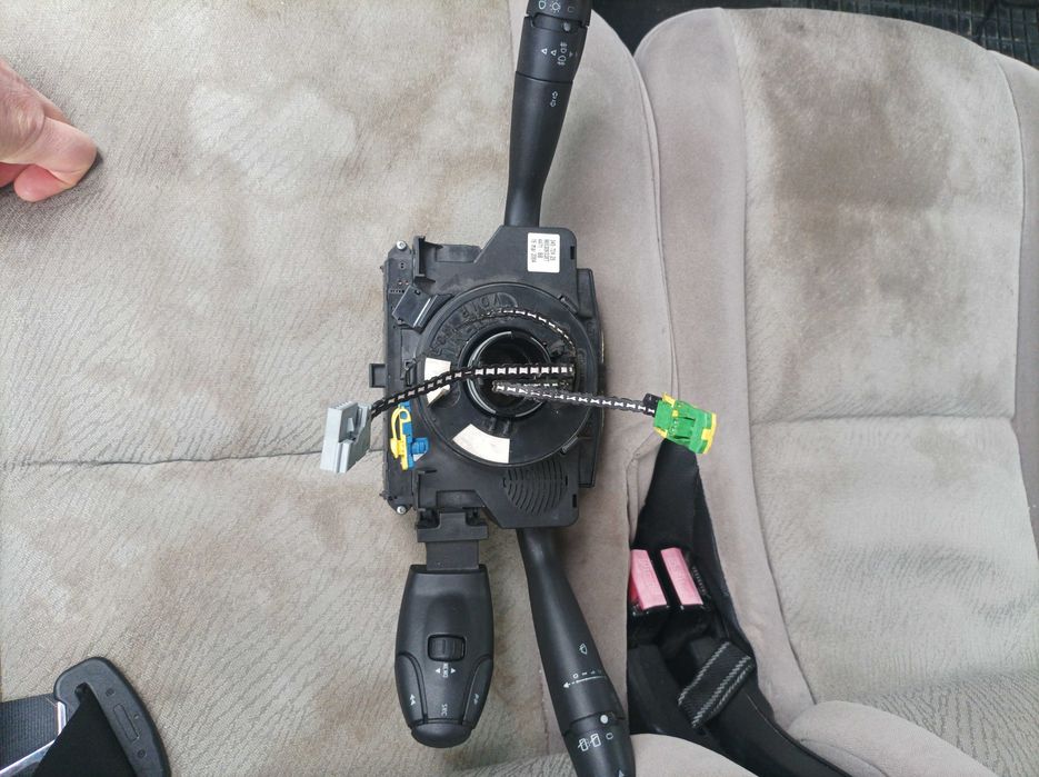 Управление лостове мигачи и чистачки Пежо 307