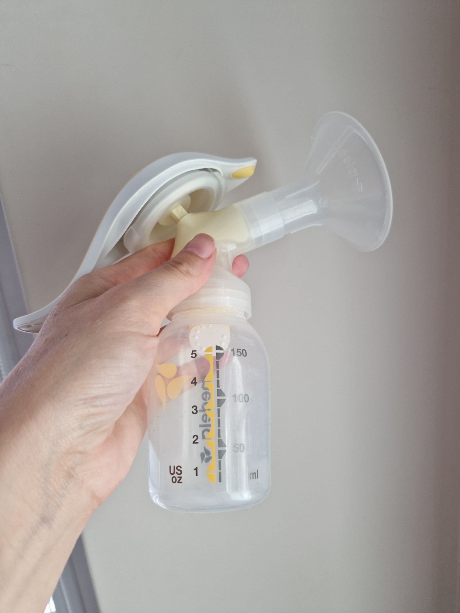 Двуфазна ръчна помпа за кърма Medela