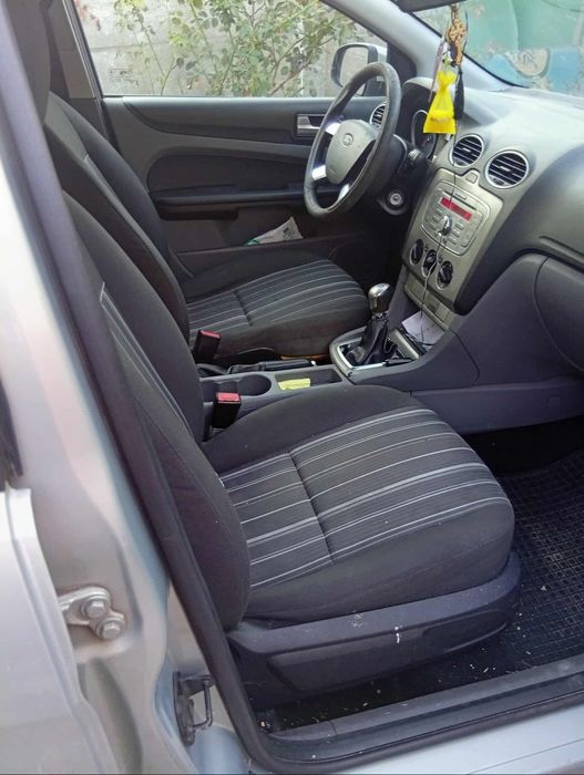 Vând Ford focus 1.4 benzina.sau schimb cu ceva diesel