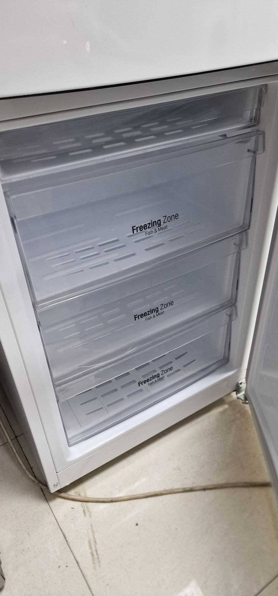 Холодильник Lg почти 2метра