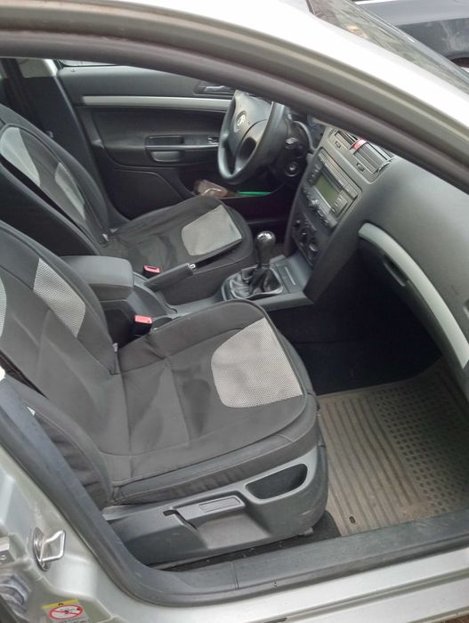 Vând Skoda Octavia 2
