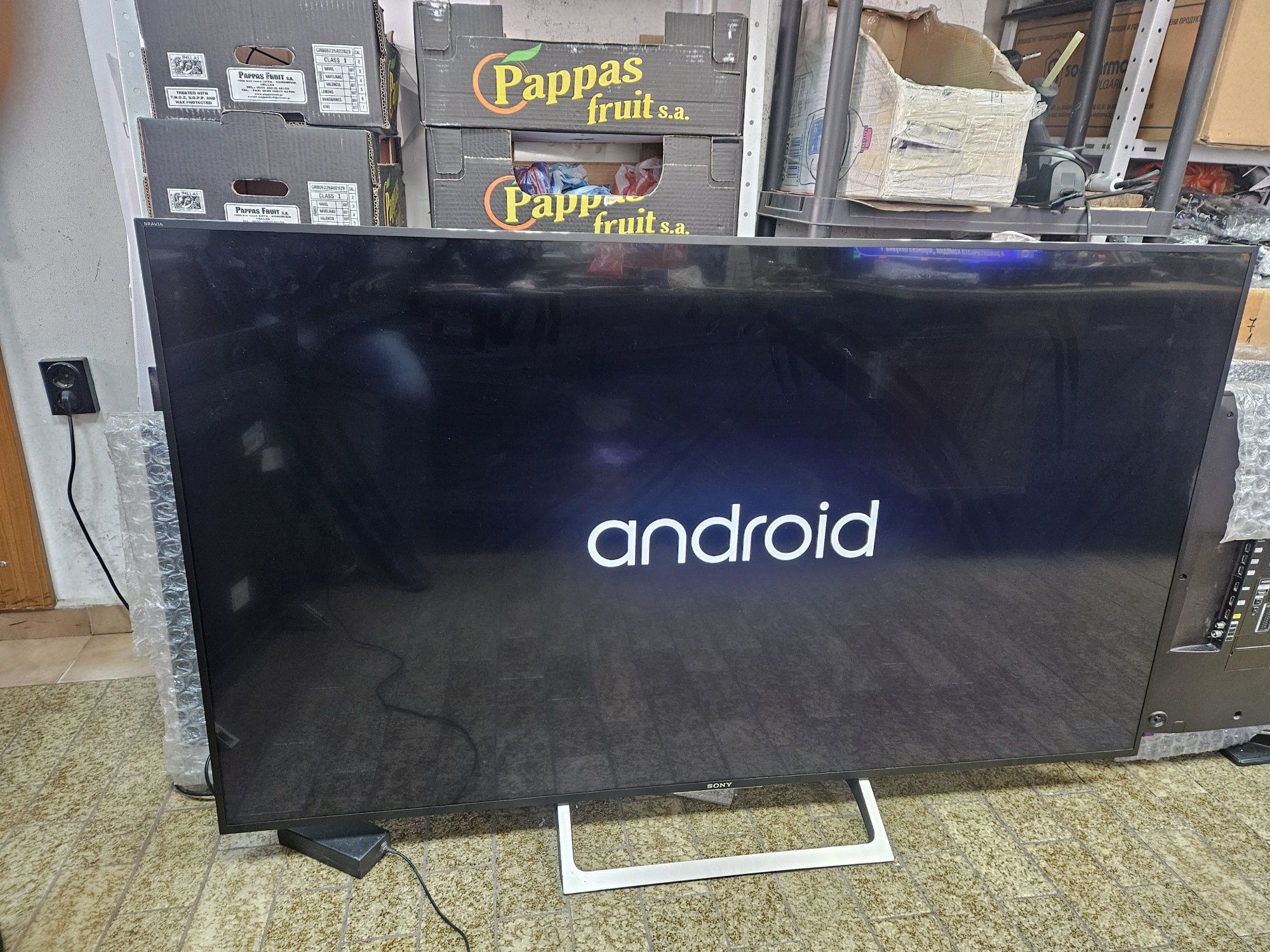 Продавам SONY KD-65XE8599