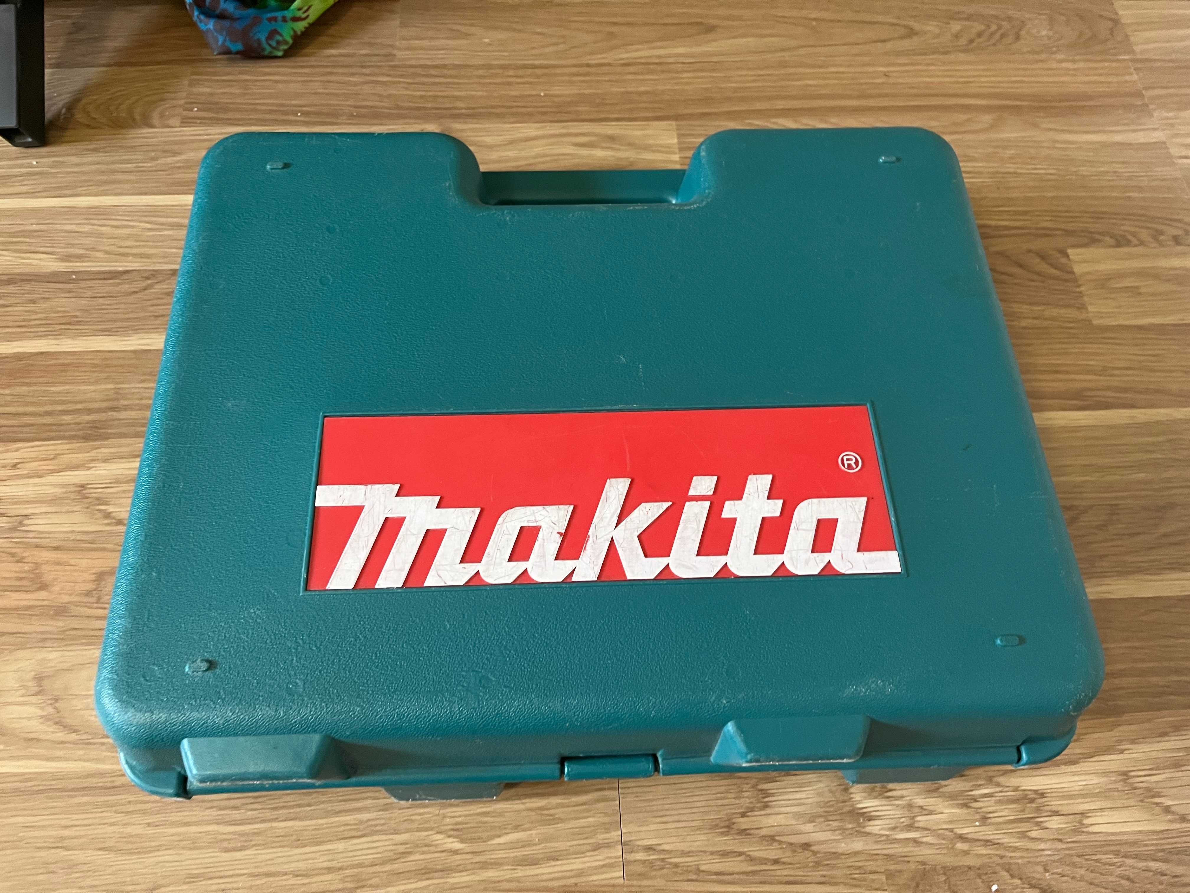 Винтоверт с куфар Makita 8443D