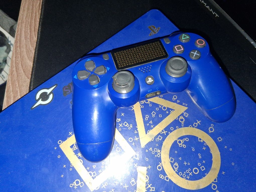 Vand ps4 în stare foarte bună cu câteva jocuri