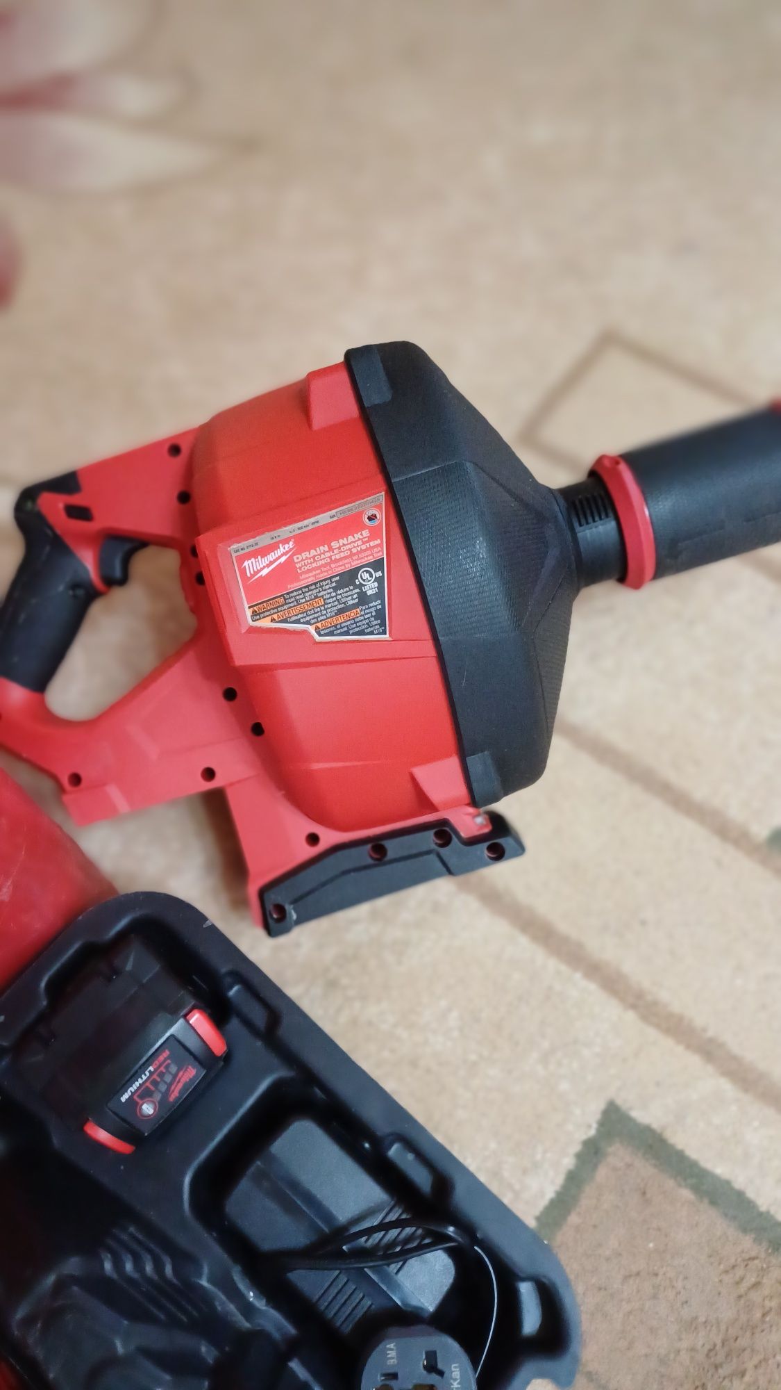 Продаётся Аппарат для чистки засоров  канализации USA MILWAUKEE M18