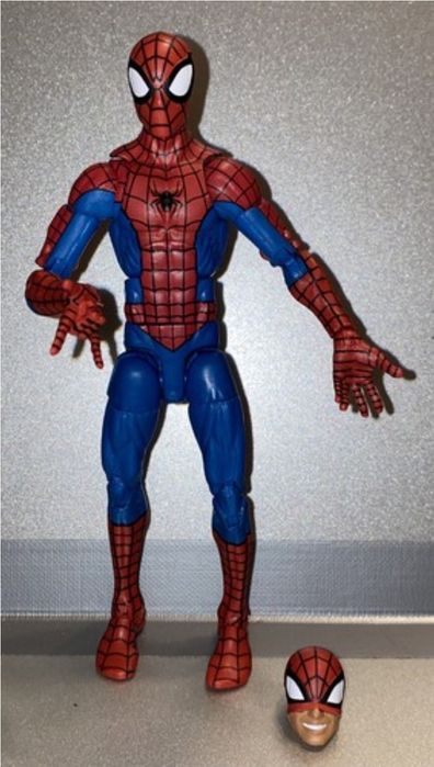 CAUT!! figurina marvel legends pizza spidey