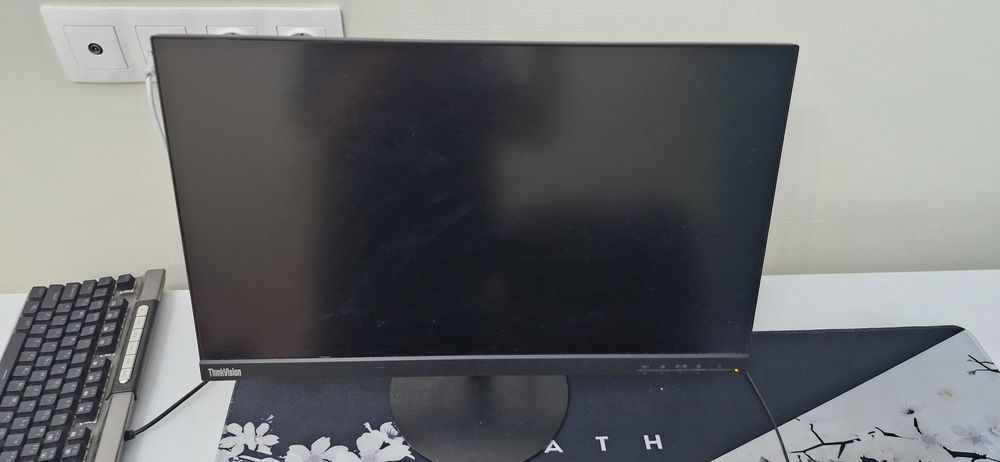 Продам монитор lenovo