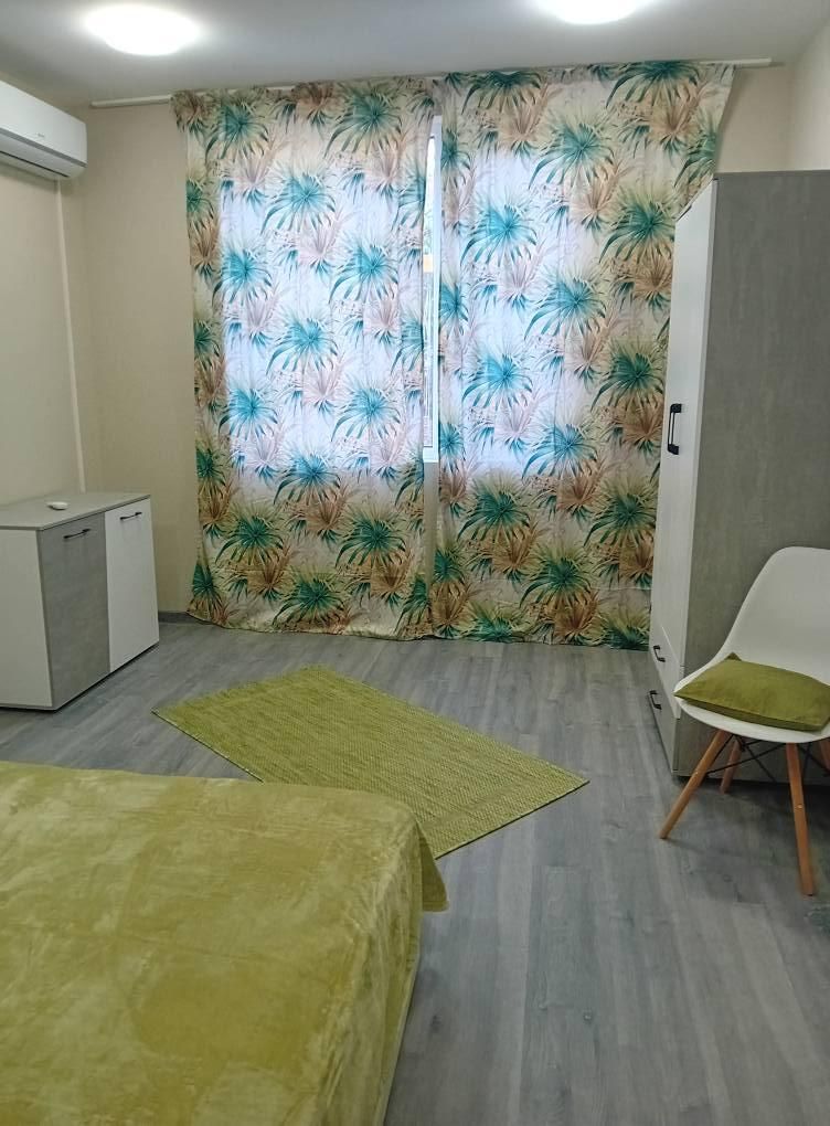 Тристаен апартамент, под наем, кв. Бриз