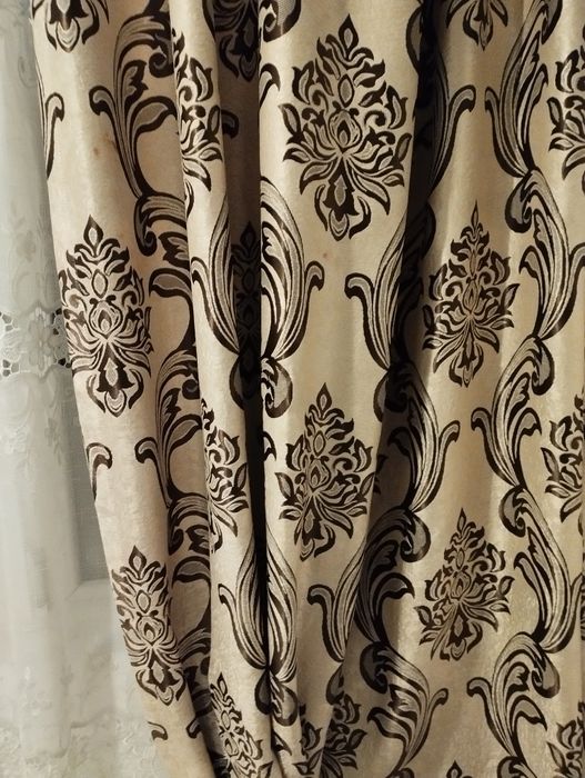Vând avantajos 2 seturi draperii (4 draperii)mătase