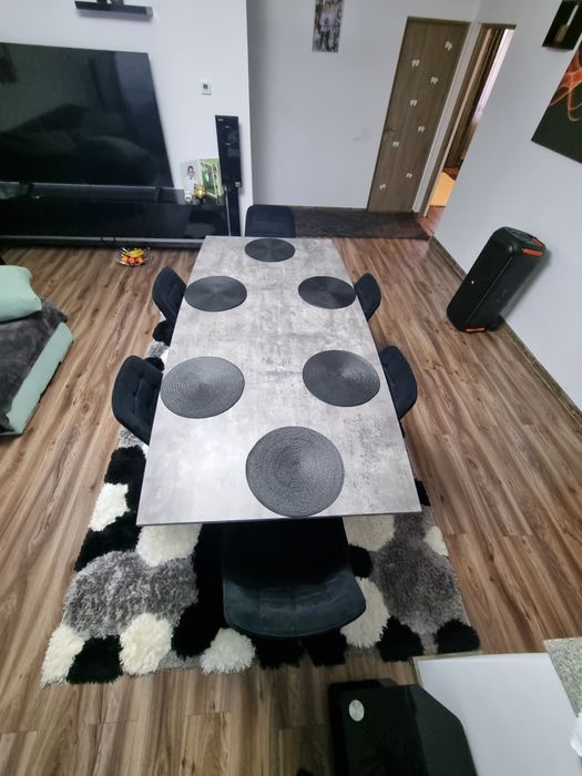 Vand masa cu 6 scaune catifea