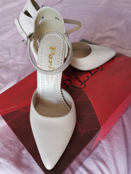 Pantofii bej din piele nr 34