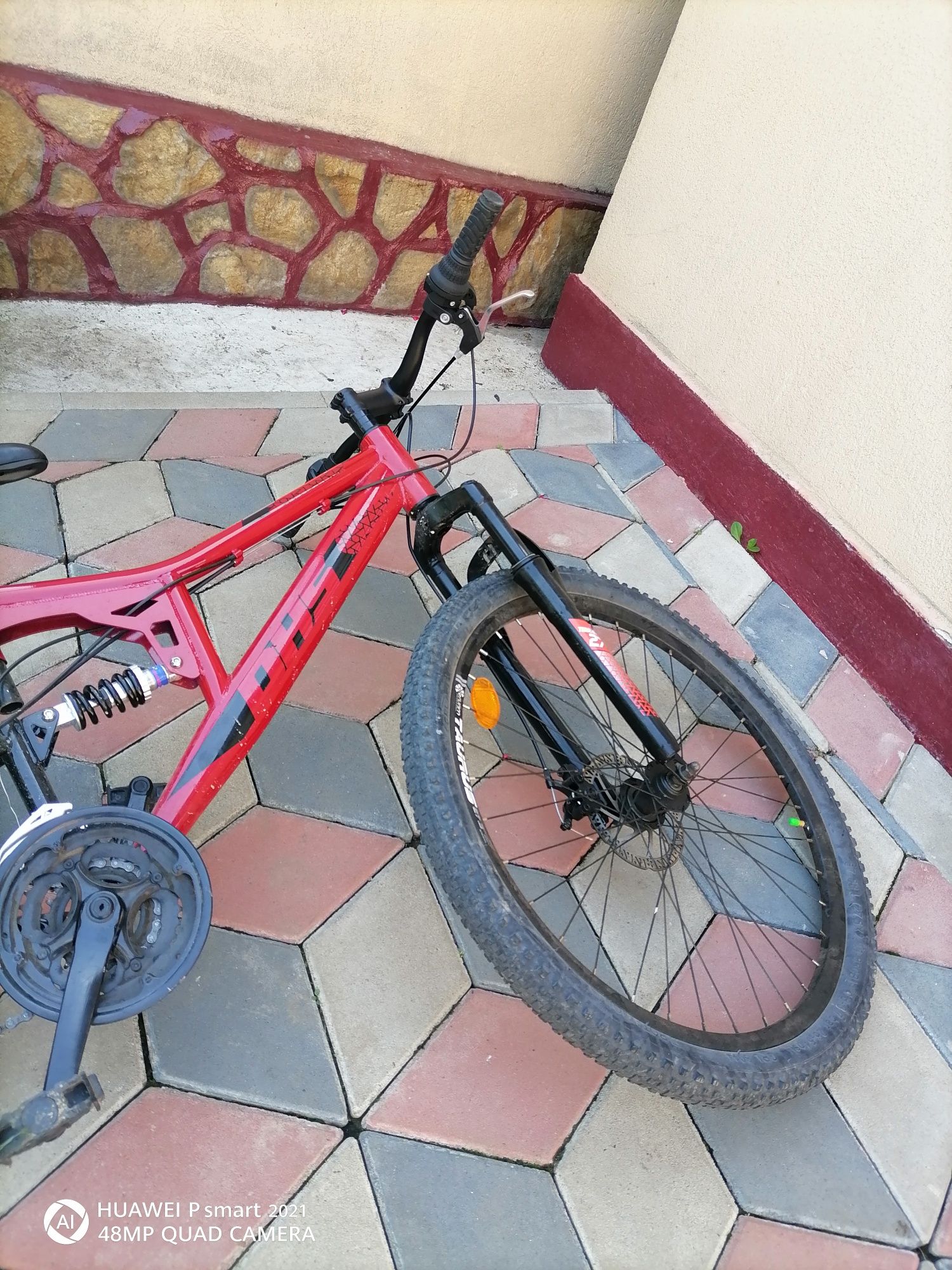 Vând bicicletă în stare foarte bună urgent 5 ani garanție