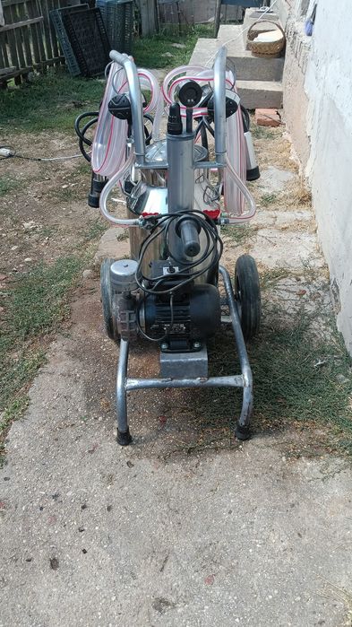 Vând mulgătoare pentru 2 vaci nouă