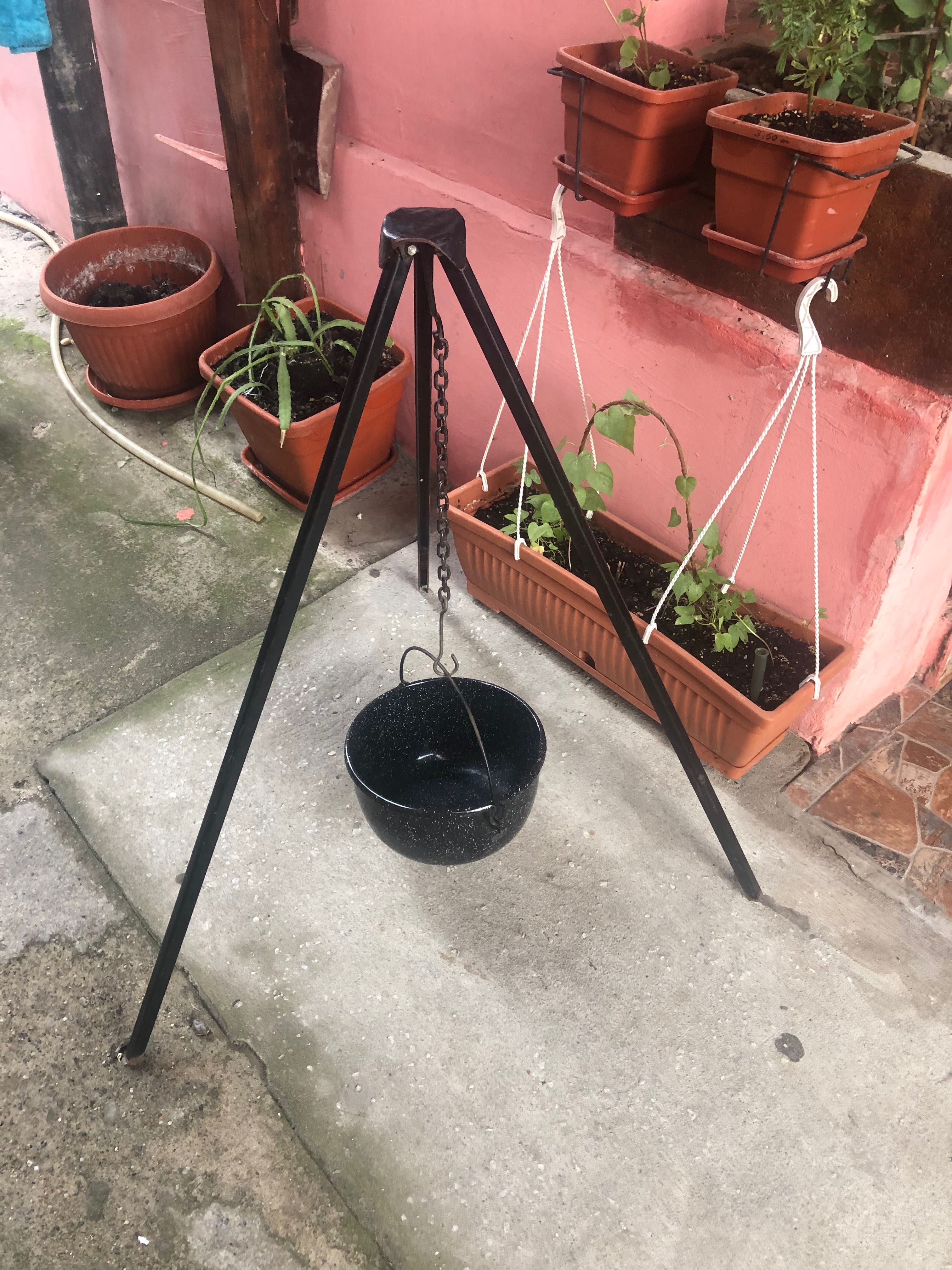 Trepied  90 cm cu ceaun emailat 3 l